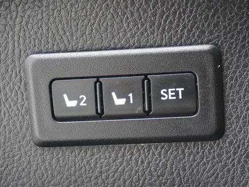 Used 2014 Toyota RAV4 Limited w/ Technology Package AWD/4WD image 16