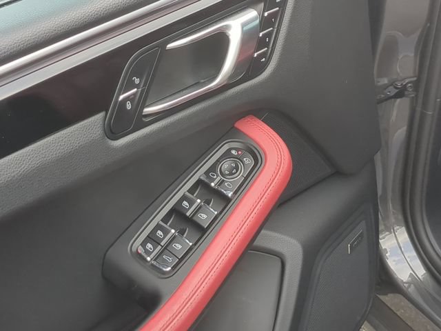 Used 2018 Porsche Macan AWD/4WD image 10