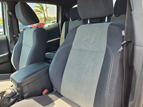 Used 2020 Toyota Tacoma TRD Off-Road w/ Technology Package AWD/4WD image 10