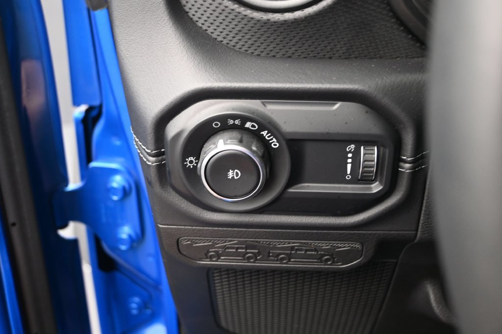 Used 2025 Jeep Wrangler Unlimited Rubicon AWD/4WD image 33
