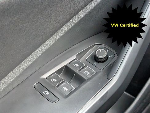 Certified 2024 Volkswagen Jetta SE w/ Black Wheel Package image 11