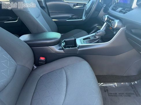 Used 2025 Toyota RAV4 XLE image 30