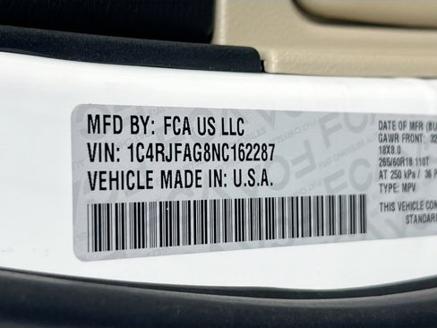 Used 2022 Jeep Grand Cherokee Laredo E image 28