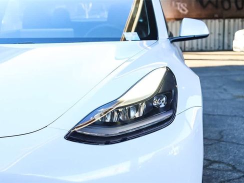 Used 2021 Tesla Model 3 Standard Range Plus image 7