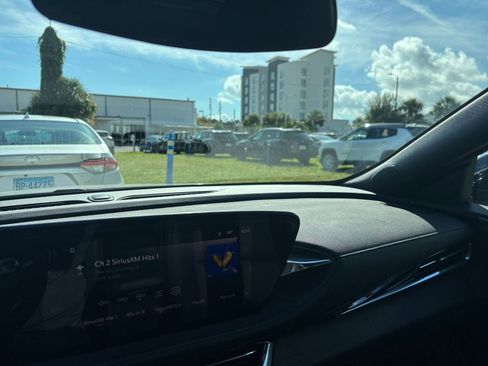 Used 2025 Buick Envista Sport Touring image 35