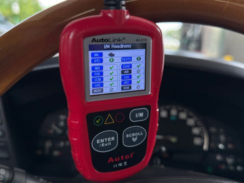 Used 2004 Cadillac XLR RWD image 10