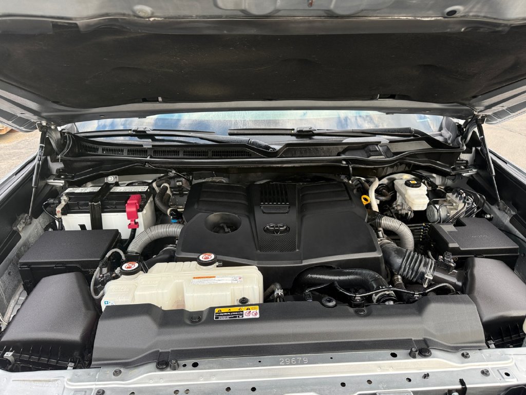 Used 2024 Toyota Tundra Limited AWD/4WD image 31