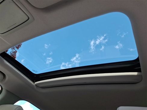 Used 2022 Honda CR-V Touring image 15