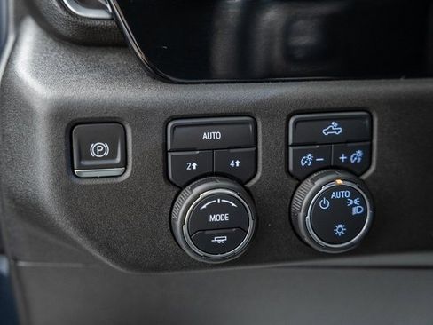 Used 2024 Chevrolet Silverado 1500 LT image 38