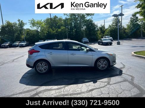Used 2016 Ford Focus Titanium FWD image 4