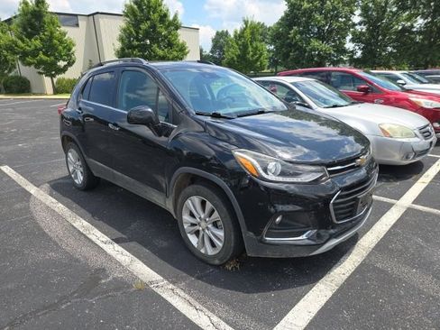 Used 2018 Chevrolet Trax Premier w/ LPO, Cargo Package AWD/4WD image 2