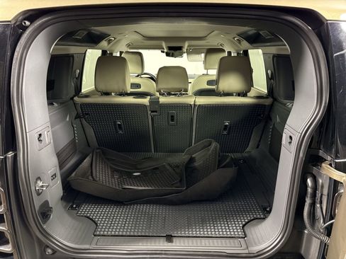 Used 2021 Land Rover Defender 110 SE image 32