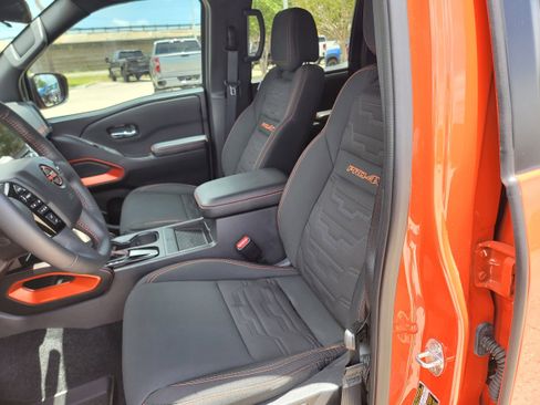 Used 2025 Nissan Frontier PRO-4X w/ Pro Convenience Package image 17