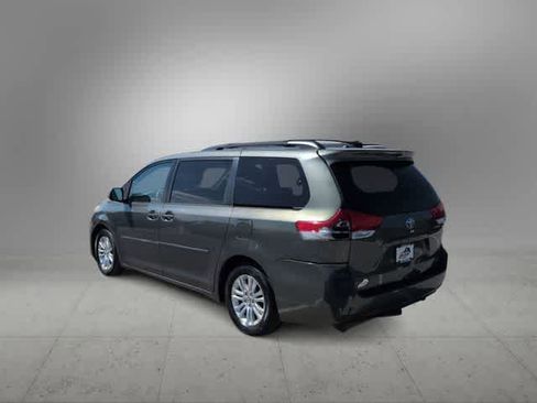 Used 2014 Toyota Sienna XLE FWD image 6