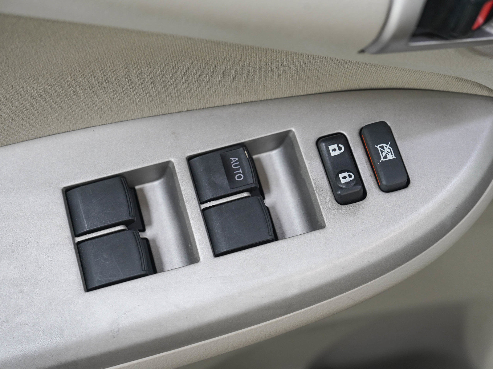 Used 2013 Toyota Corolla LE FWD image 19