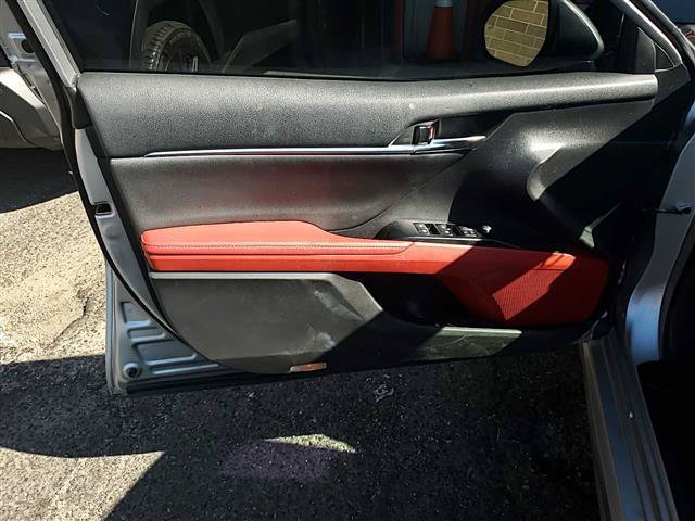 Used 2019 Toyota Camry XSE FWD image 3