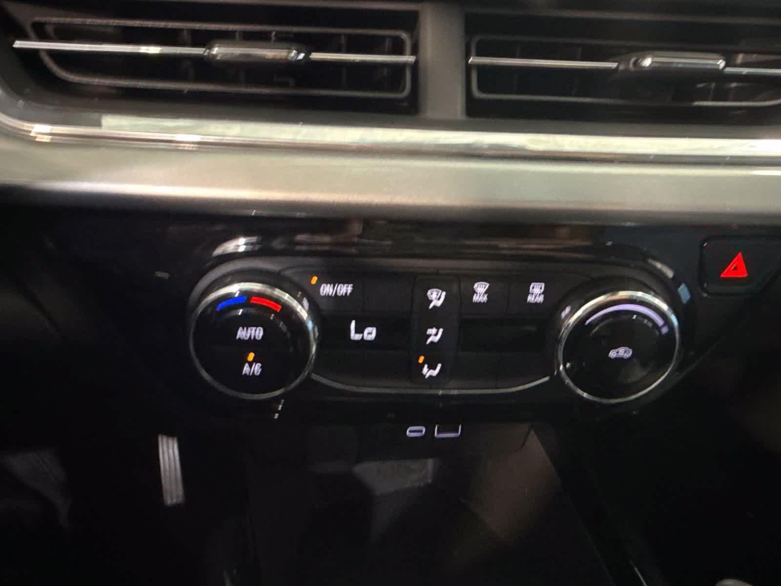 Used 2024 Chevrolet Trax LT FWD image 28
