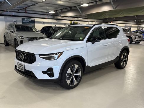 Certified 2024 Volvo XC40 B5 Plus w/ Protection Package Premier AWD/4WD image 5