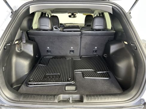 Used 2022 Jeep Cherokee Trailhawk image 14