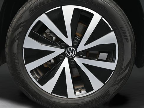 Used 2023 Volkswagen Taos SE FWD image 10
