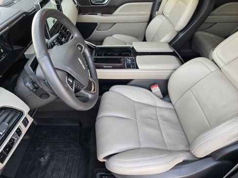 Used 2023 Lincoln Navigator Reserve image 9