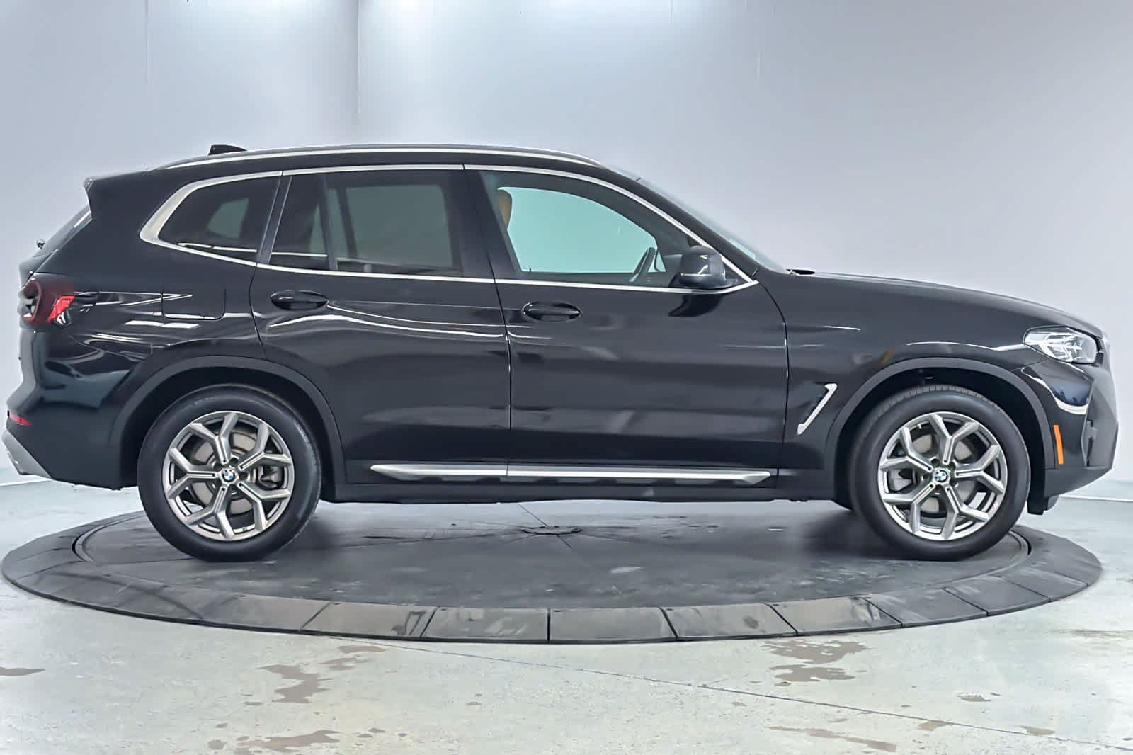Used 2024 BMW X3 xDrive30i w/ Premium Package AWD/4WD image 8