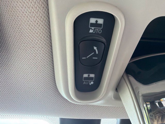 Used 2017 Chrysler Pacifica Limited FWD image 50