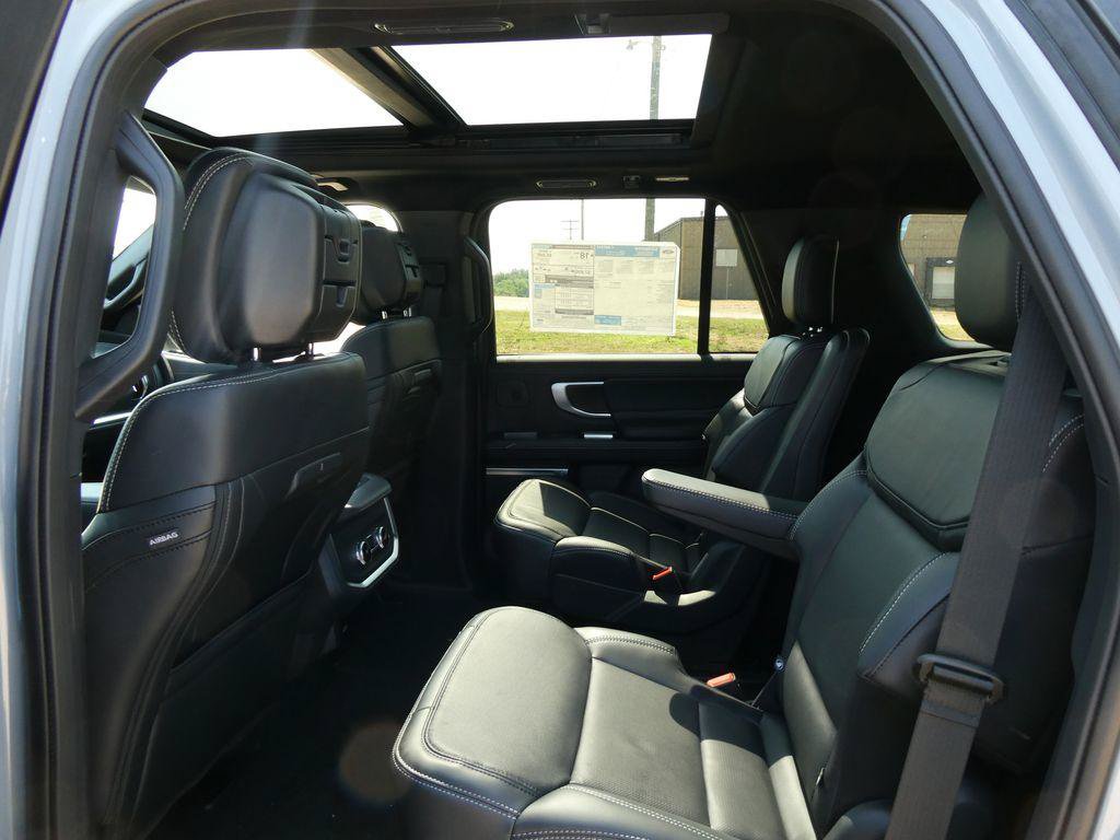 New 2027 Ford Expedition Platinum w/ Stealth Appearance Package AWD/4WD image 15