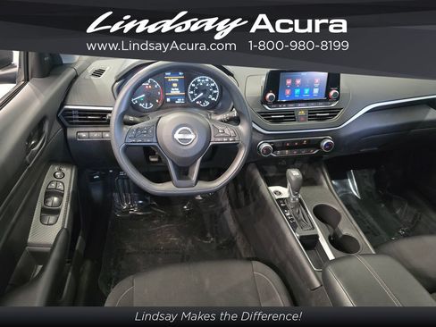 Used 2024 Nissan Altima 2.5 S FWD image 12