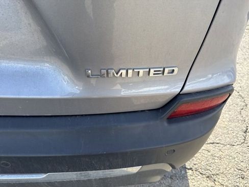 Used 2020 Jeep Cherokee Limited image 7