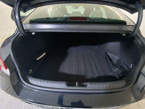 Used 2023 Hyundai Elantra Limited w/ Preferred Accessory Package image 11