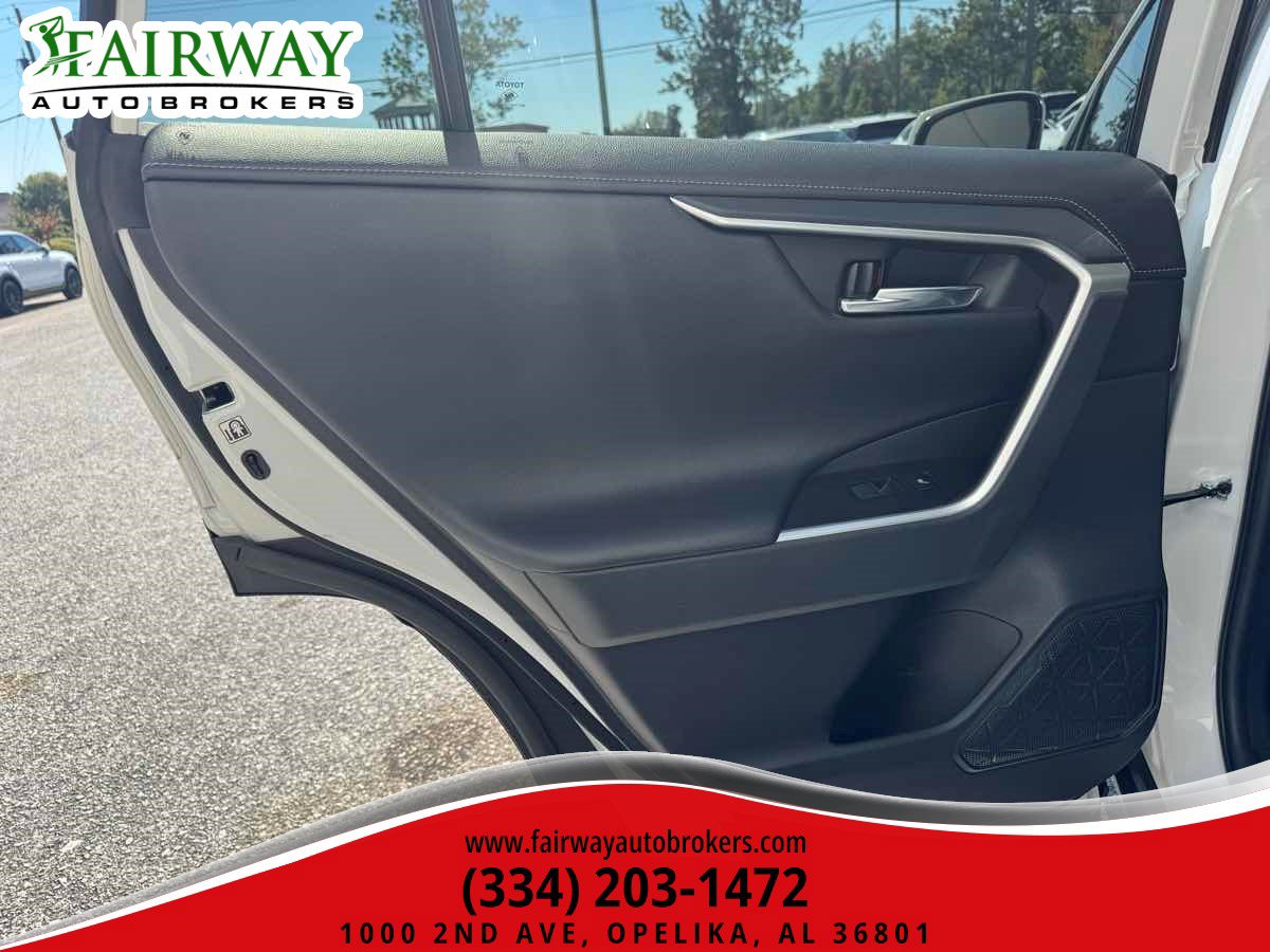 Used 2019 Toyota RAV4 Limited w/ Cold Weather Package FWD image 29
