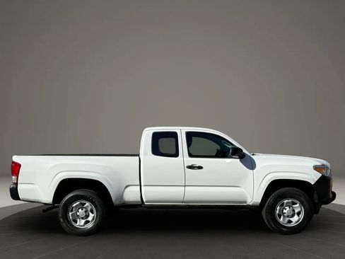 Used 2016 Toyota Tacoma SR image 11