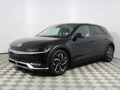 Used 2024 Hyundai Ioniq 5 SE image 3