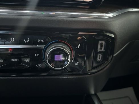 Used 2024 Chevrolet Silverado 1500 LT Trail Boss w/ Convenience Package II AWD/4WD image 19