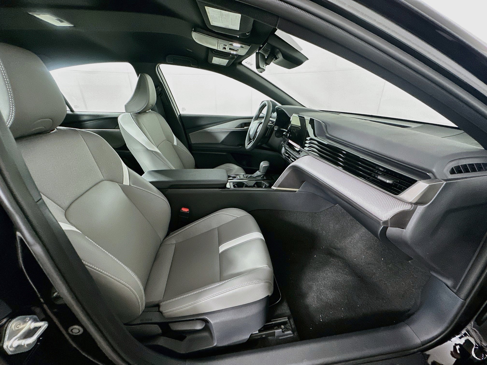 Used 2026 Toyota Camry SE w/ Convenience Package FWD image 30