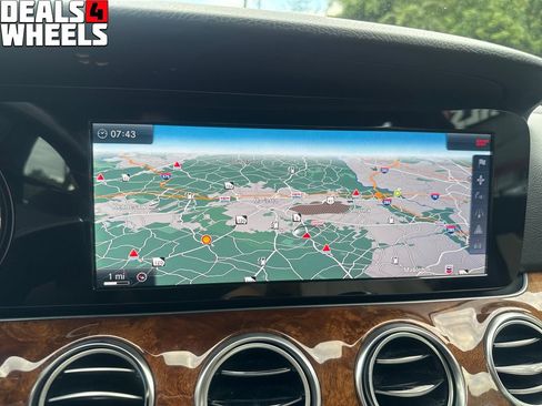 Used 2017 Mercedes-Benz E 300 4MATIC image 19