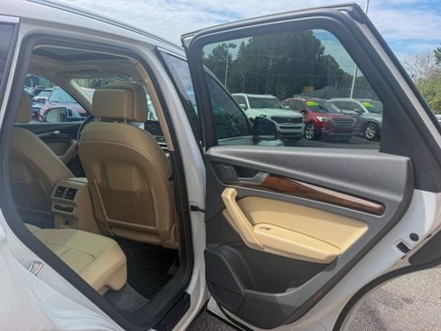 Used 2019 Audi Q5 2.0T Premium w/ Convenience Package AWD/4WD image 19