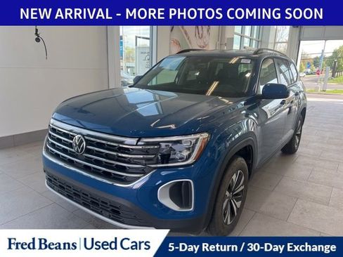 Used 2025 Volkswagen Atlas SE image 2