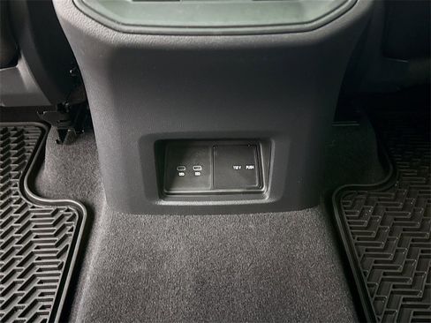 Used 2025 Volkswagen Atlas Cross Sport SEL R-Line image 27