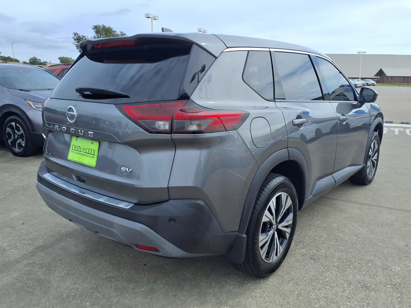 Used 2021 Nissan Rogue SV FWD image 4
