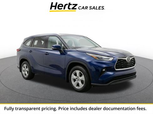 Used 2025 Toyota Highlander LE FWD image 1