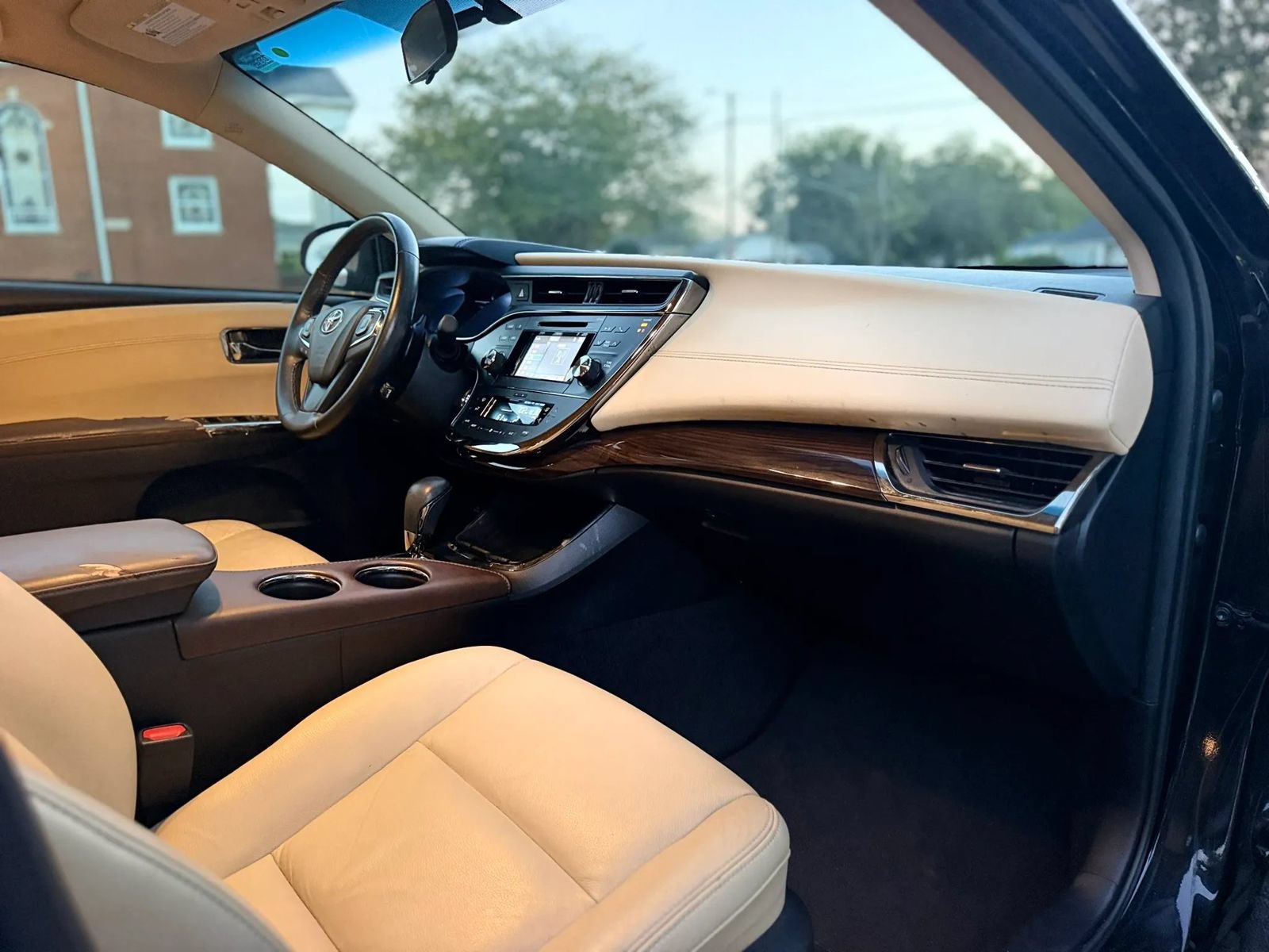 Used 2015 Toyota Avalon XLE FWD image 14