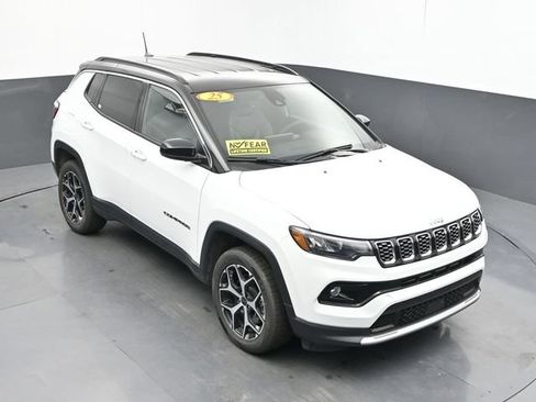 Used 2025 Jeep Compass Limited AWD/4WD image 15