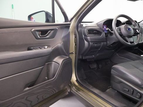 Used 2025 Subaru Forester Premium AWD/4WD image 9
