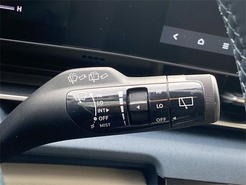 Used 2025 Kia Carnival EX image 23