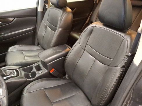 Used 2020 Nissan Rogue SL w/ Premium Package image 16