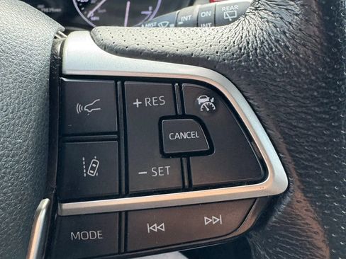 Used 2021 Toyota Sienna Limited image 13