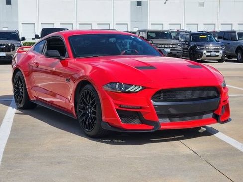 Used 2019 Ford Mustang GT Premium w/ GT Performance Package RWD image 3