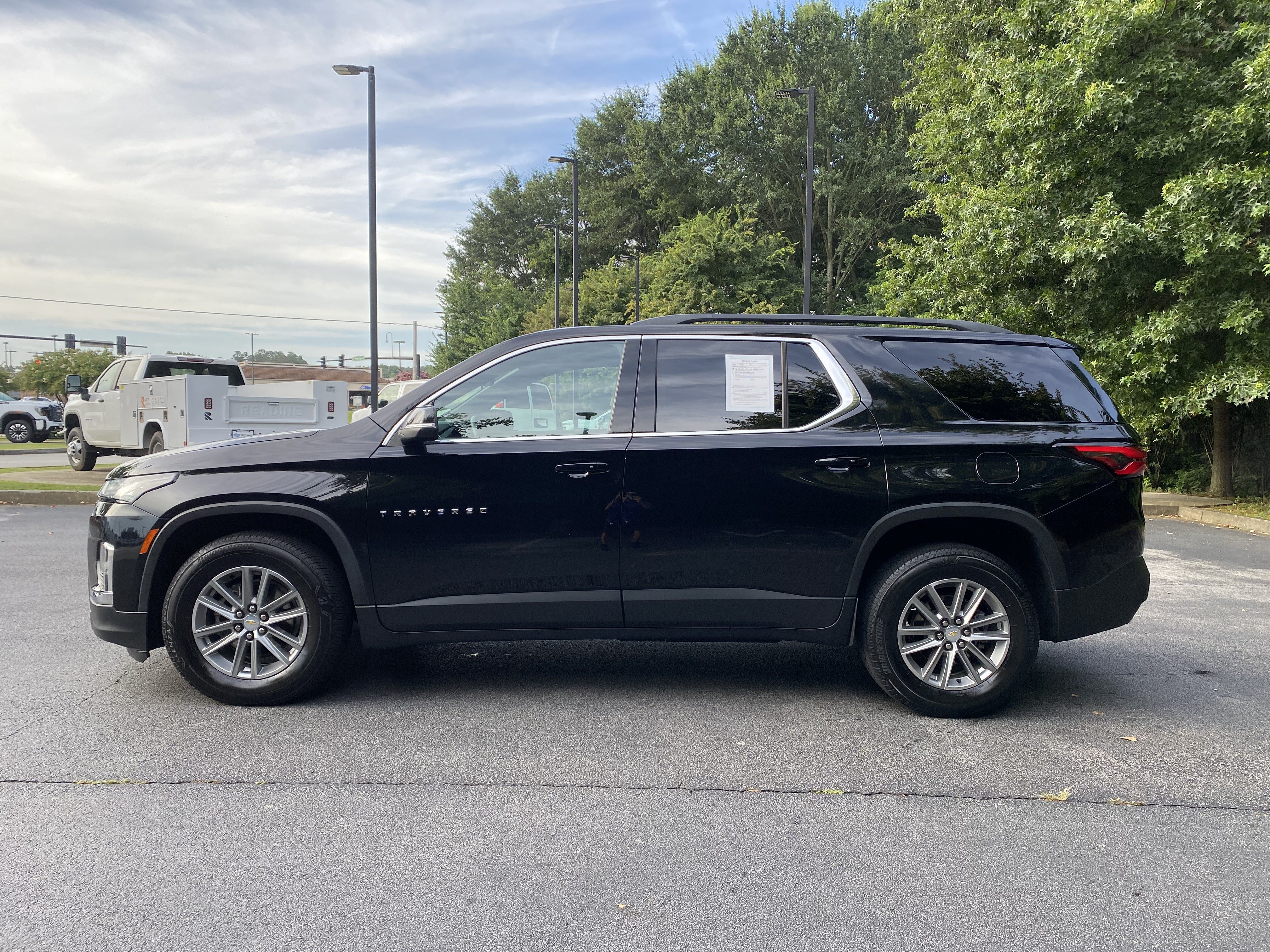 Used 2023 Chevrolet Traverse LT FWD image 6
